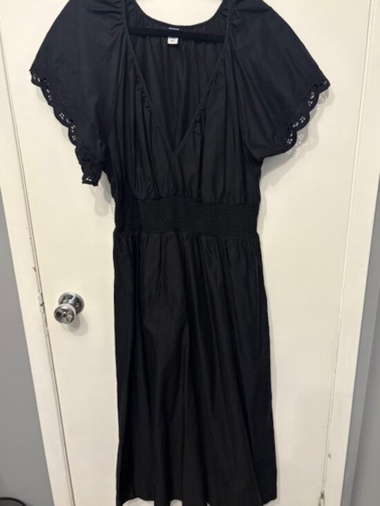 Old Navy Dresses & Skirts - Black Cinch Waist Maxi Dress